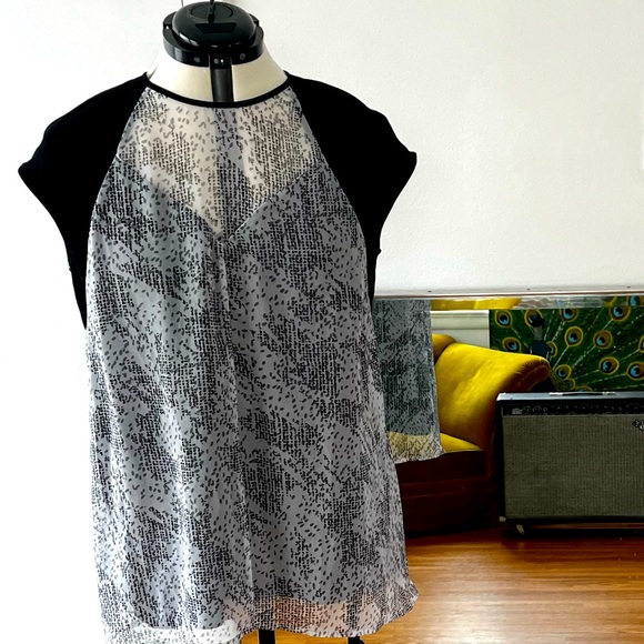 A Pea in the Pod Maternity Top - Picture 1 of 5